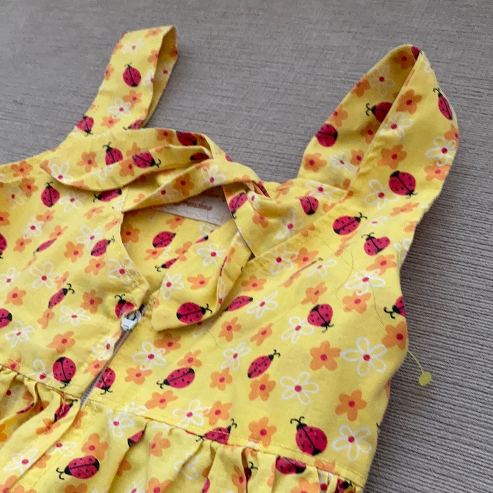 sweet sundress. a front zipper for easy wearing.